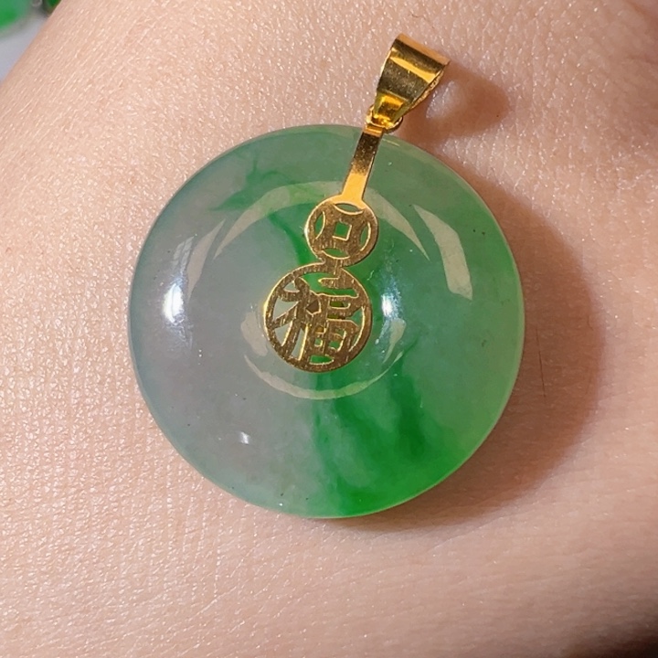 翡翠挂件18K金镶嵌翡翠
