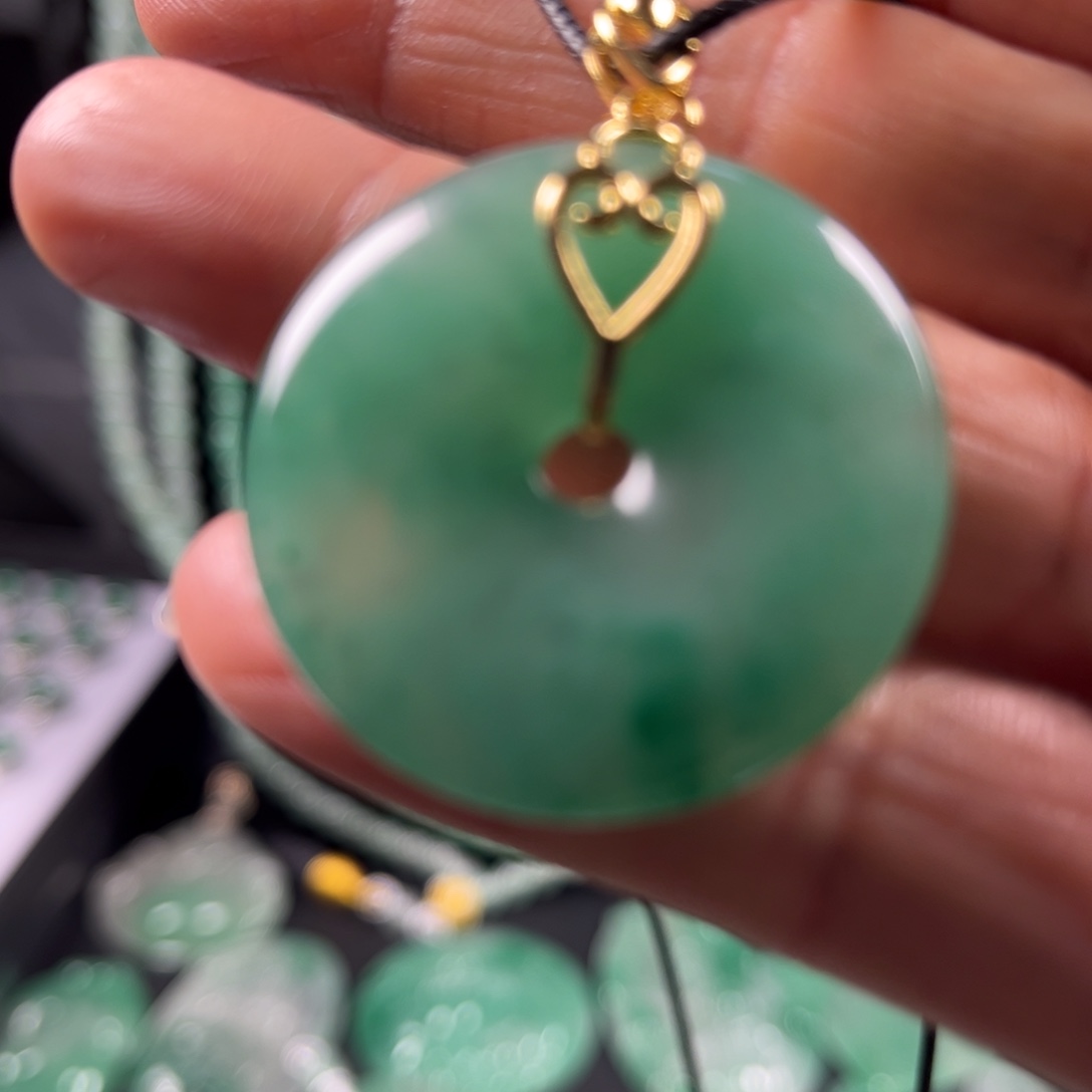 石英质玉吊坠(不含链)合金