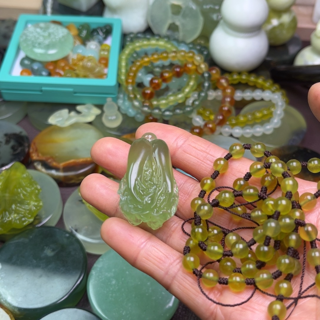 钰***珑蛇纹石玉未镶嵌颈饰