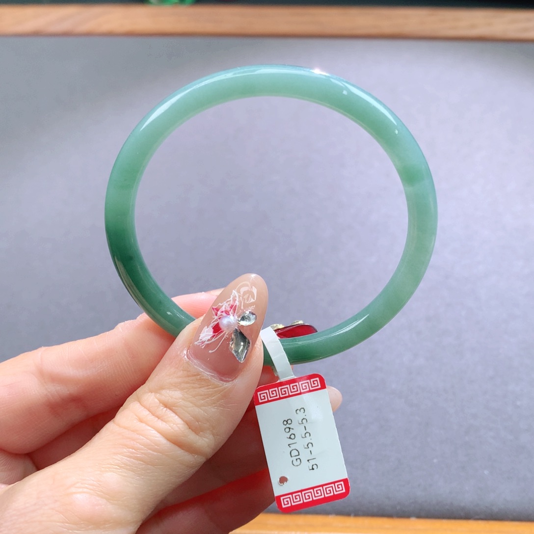 翡翠手镯未镶嵌天然翡翠手镯叮当镯