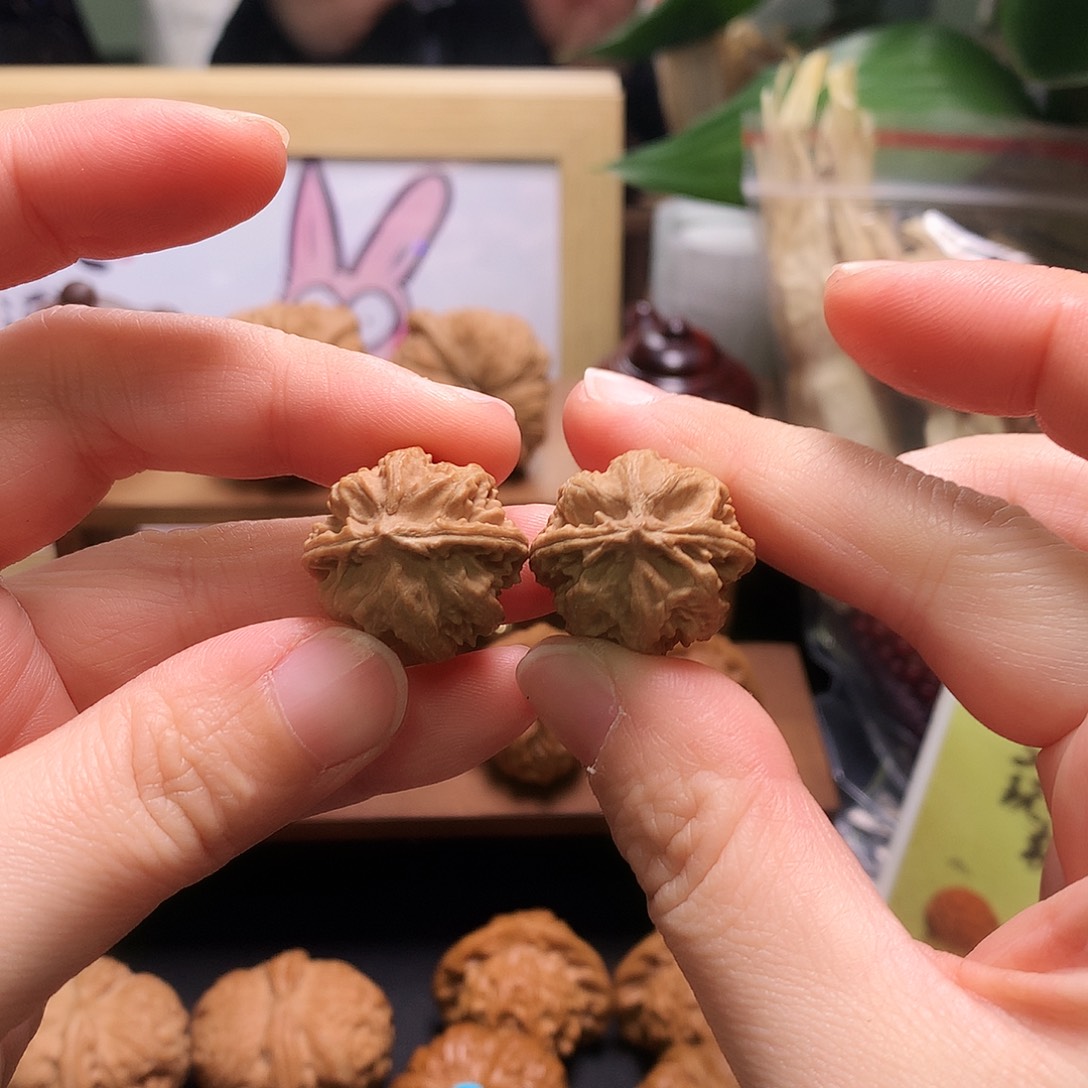 文玩核桃吊坠小霸王龙