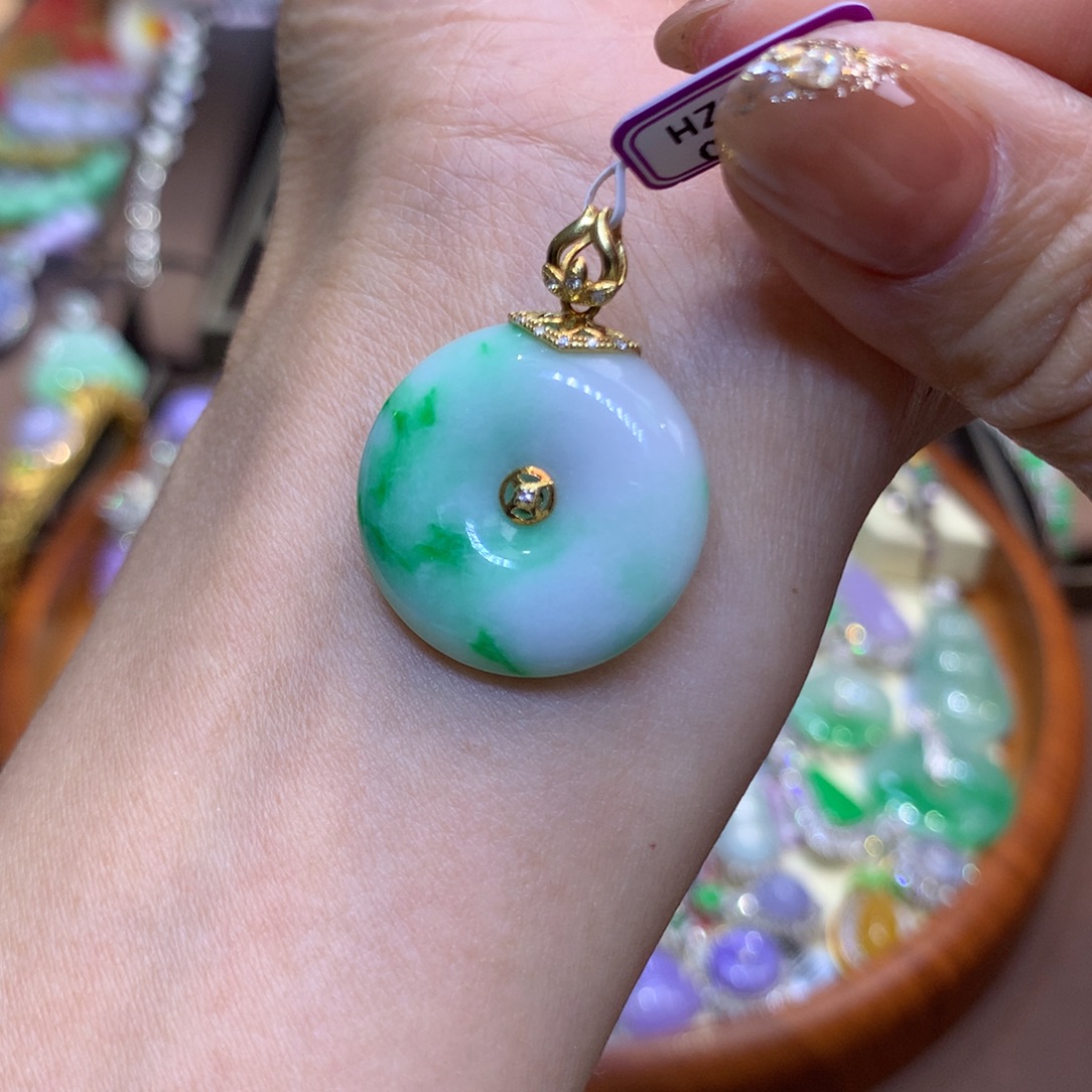 翡翠18K金镶嵌颈饰