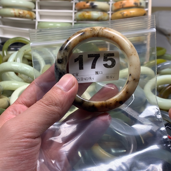 蛇纹石玉手镯未镶嵌?***?