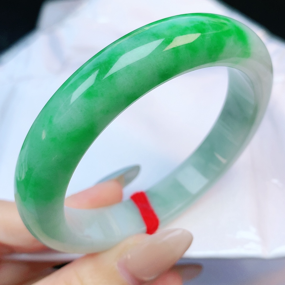 未镶嵌手镯翡翠走****？57圈口882340