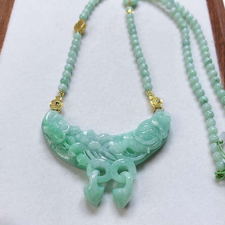 翡翠颈饰未镶嵌吊坠