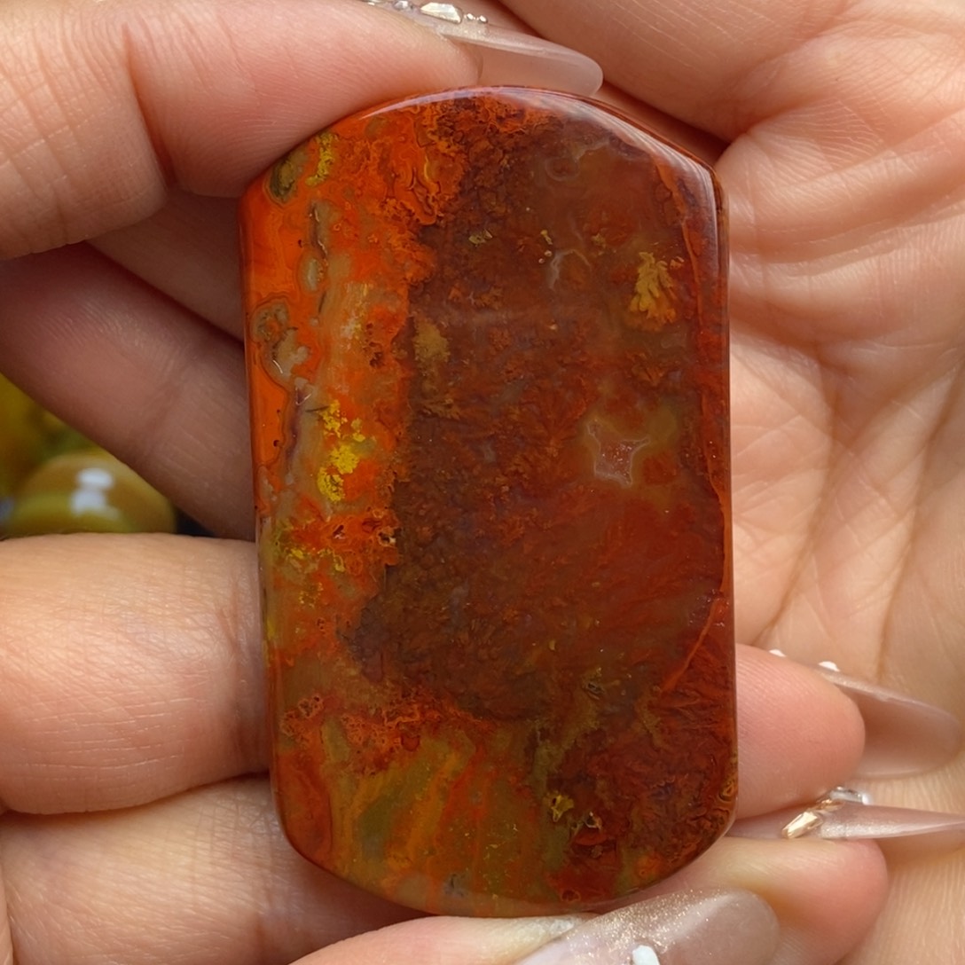 玛瑙/玉髓颈饰未镶嵌战国红