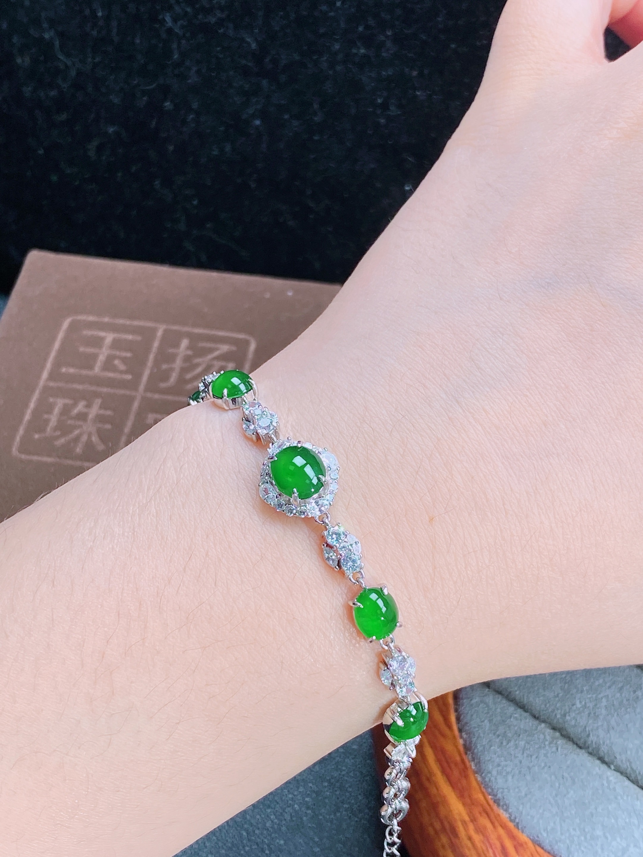 天然翡翠A货阳绿时尚饰品设计款手链通体S925银镶嵌