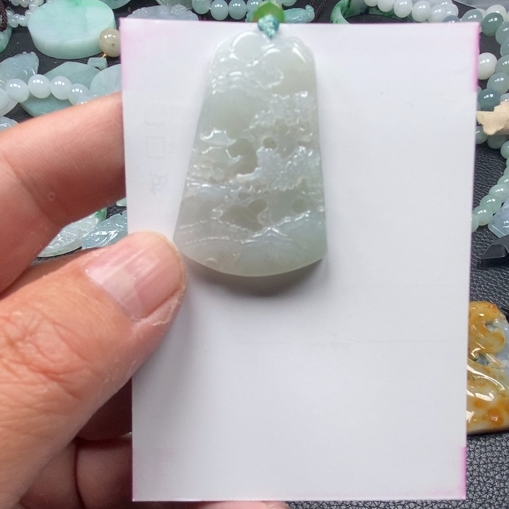 翡翠颈饰未镶嵌翡翠