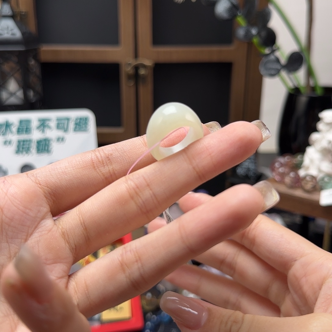 未镶嵌戒指和田玉板戒