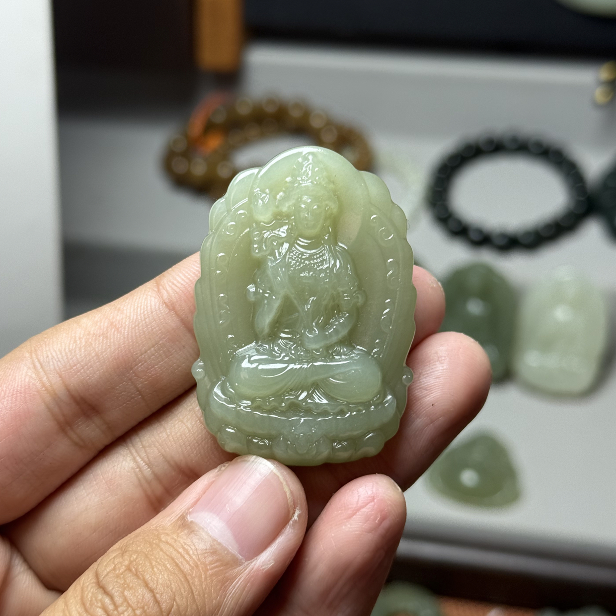 和田玉十二生肖守护神雕工细腻33x48mm