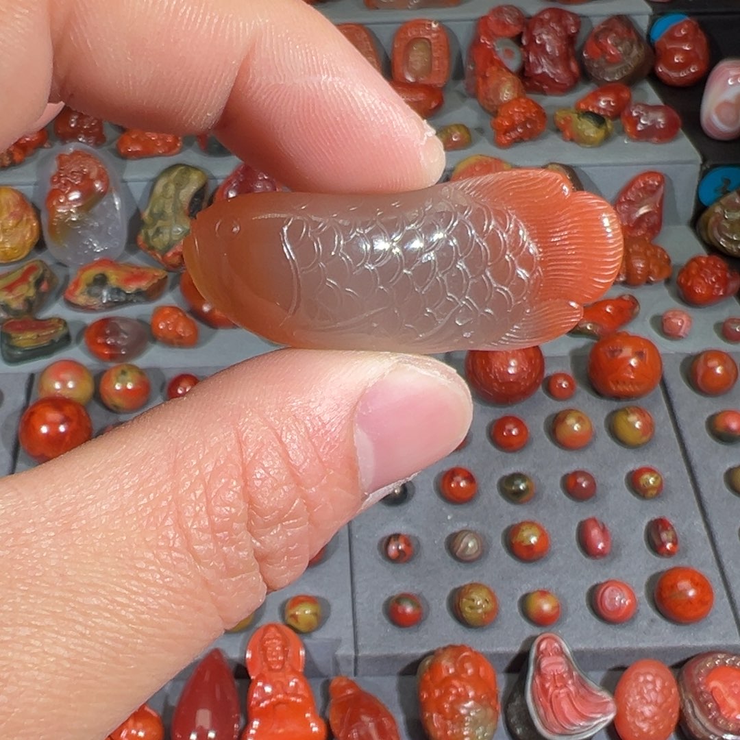 南红玛瑙未镶嵌冰飘红金龙鱼
