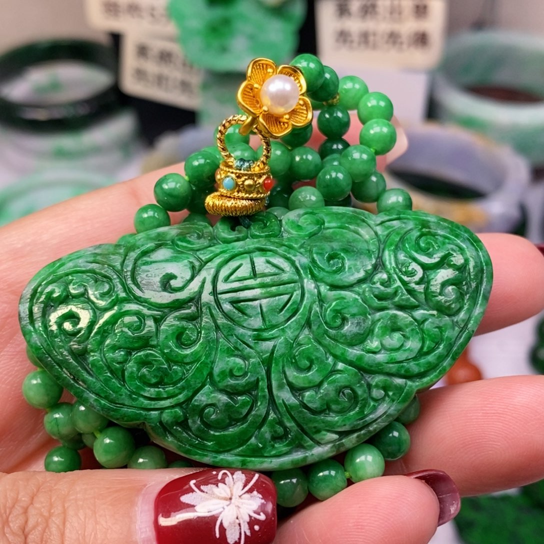 彩***姐翡翠未镶嵌吊坠(不含链)