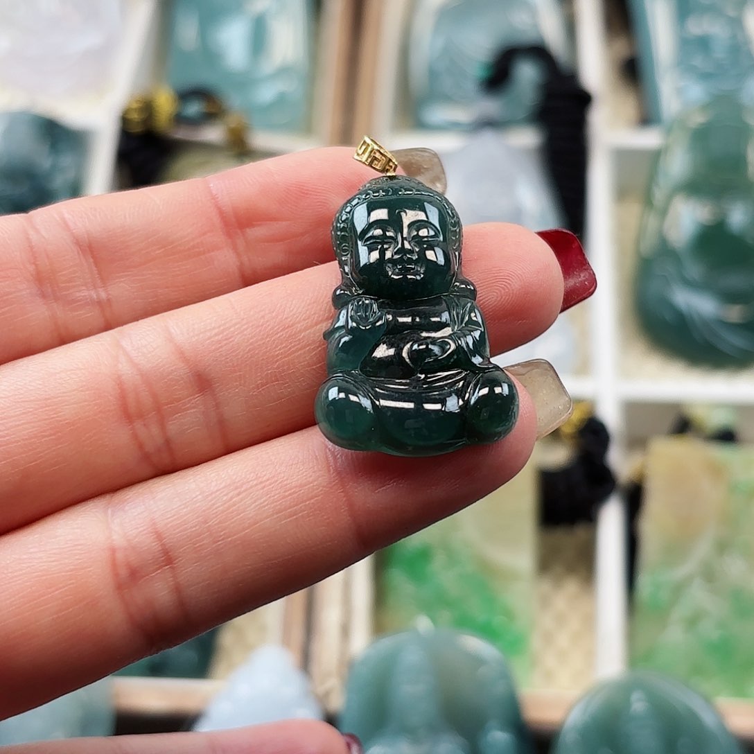 翡翠颈饰18K金镶嵌宝宝佛