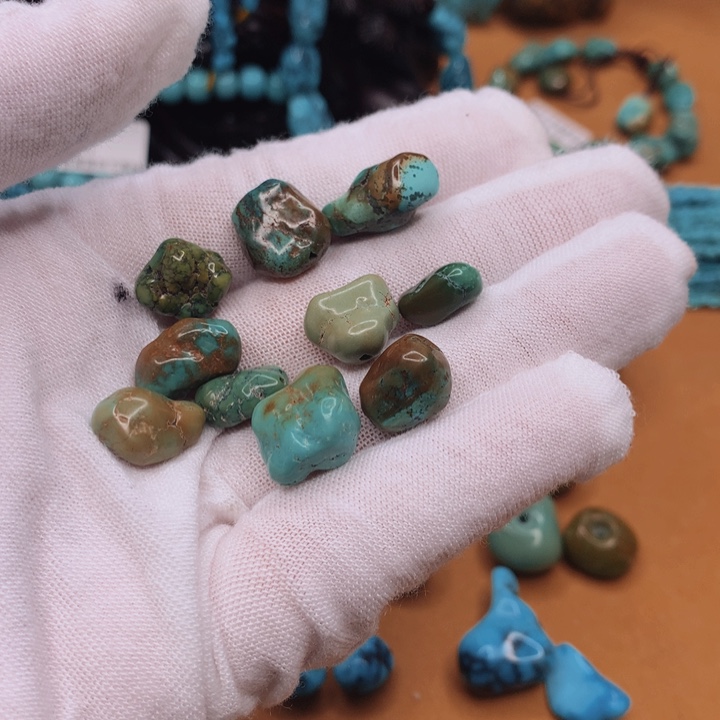 绿松石原矿未镶嵌洗****?