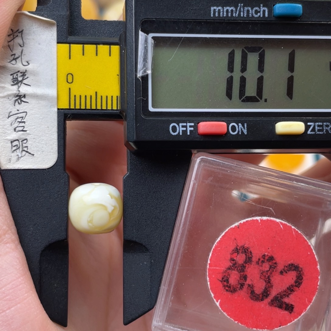 蜜蜡未镶嵌珠宝奇石瑕疵