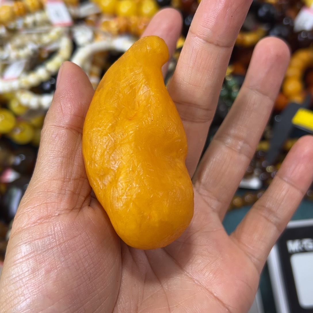 未镶嵌琥珀珠宝奇石400