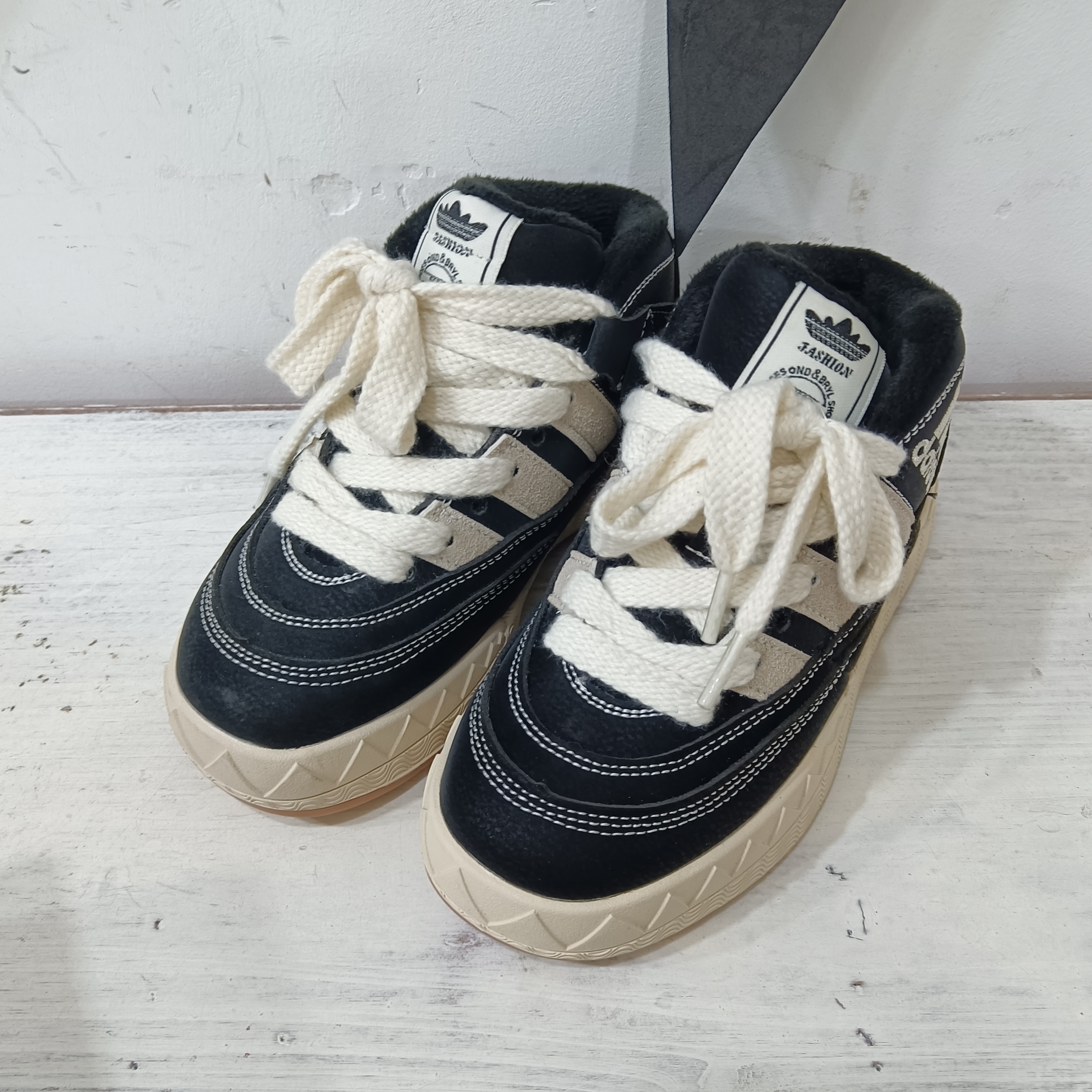 D321黑色加绒童鞋/龙足凤步