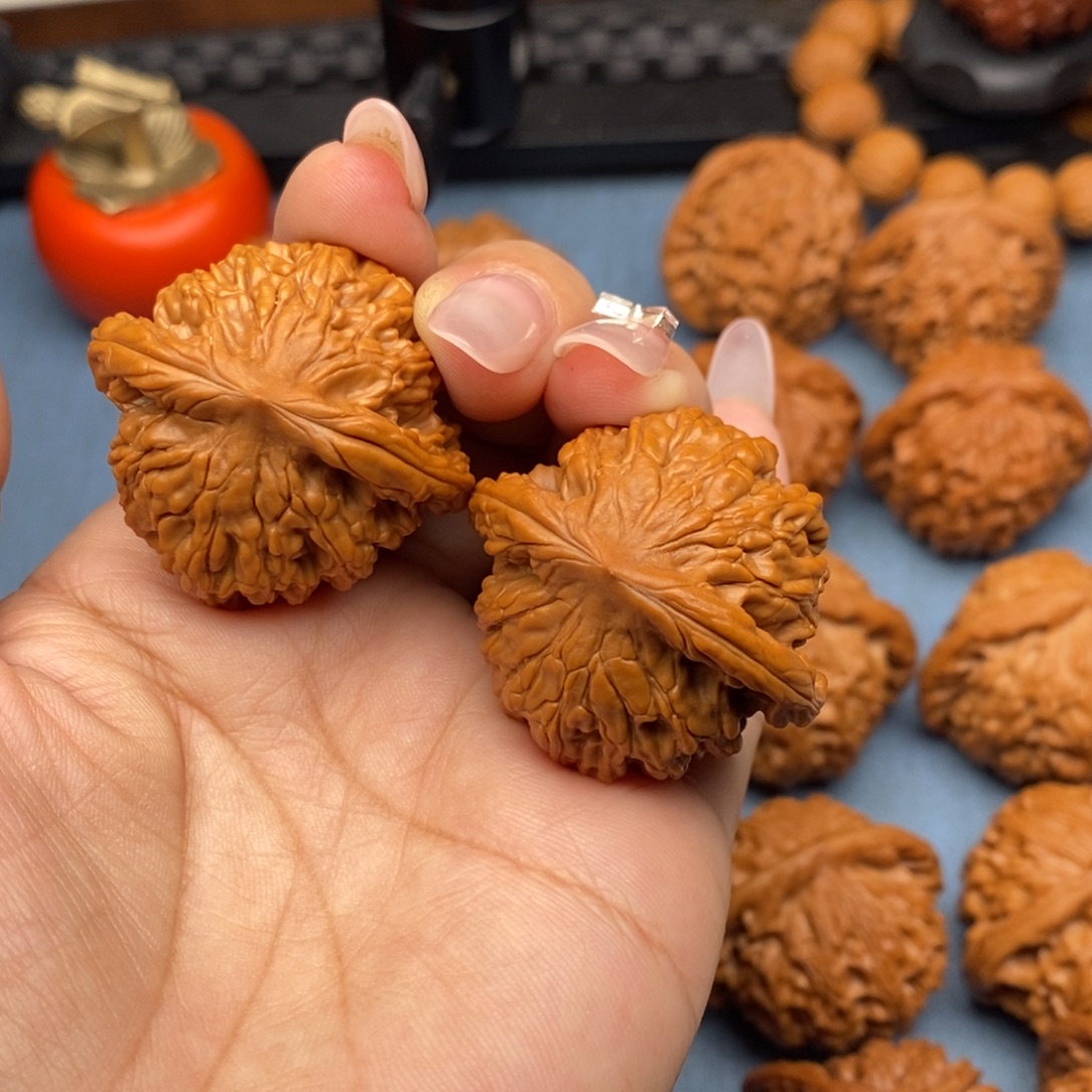 ****文玩核桃把件全品虎头38尺