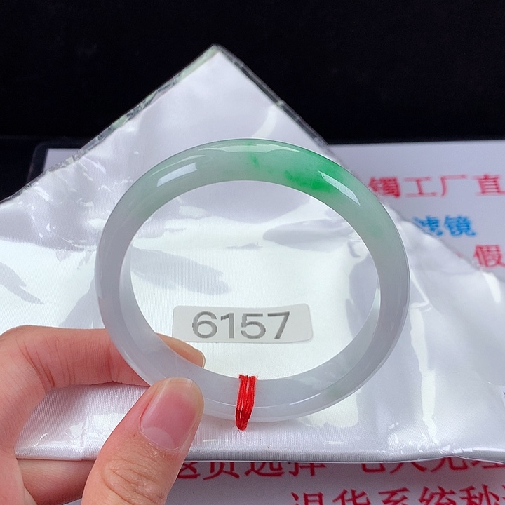 【闪购商品】翡翠手镯未镶嵌59圈口 有扣纹