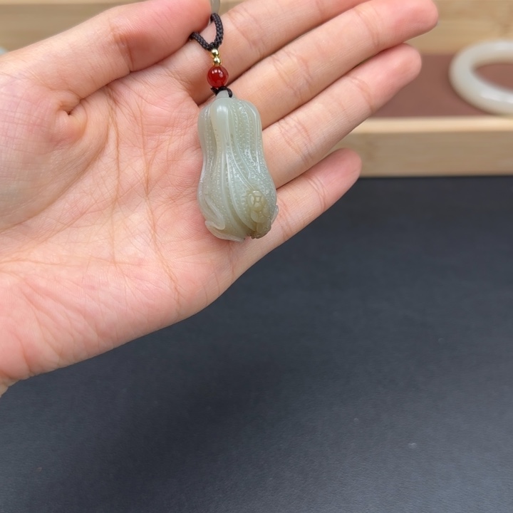 和田玉未镶嵌吊坠(赠链)白菜