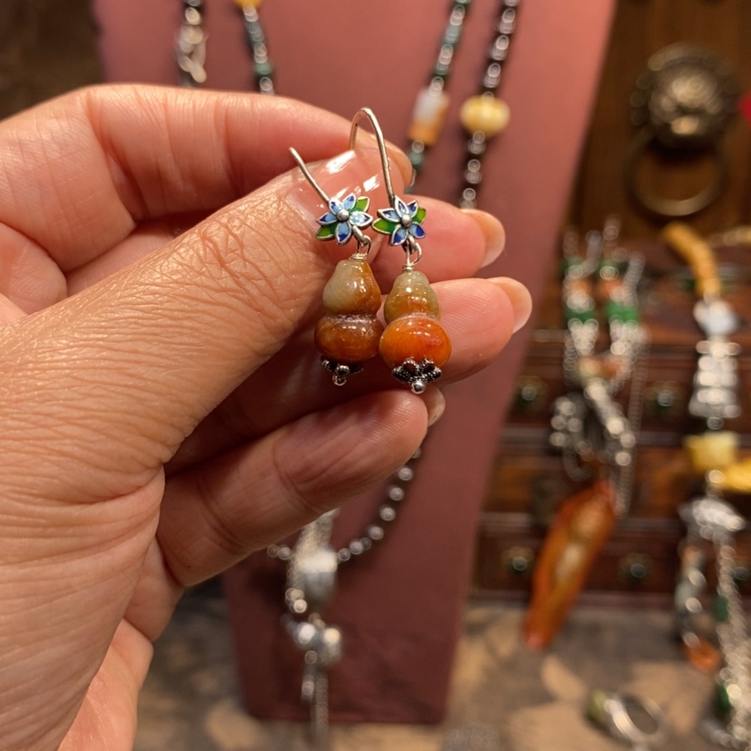 翡翠吊坠(赠链)未镶嵌