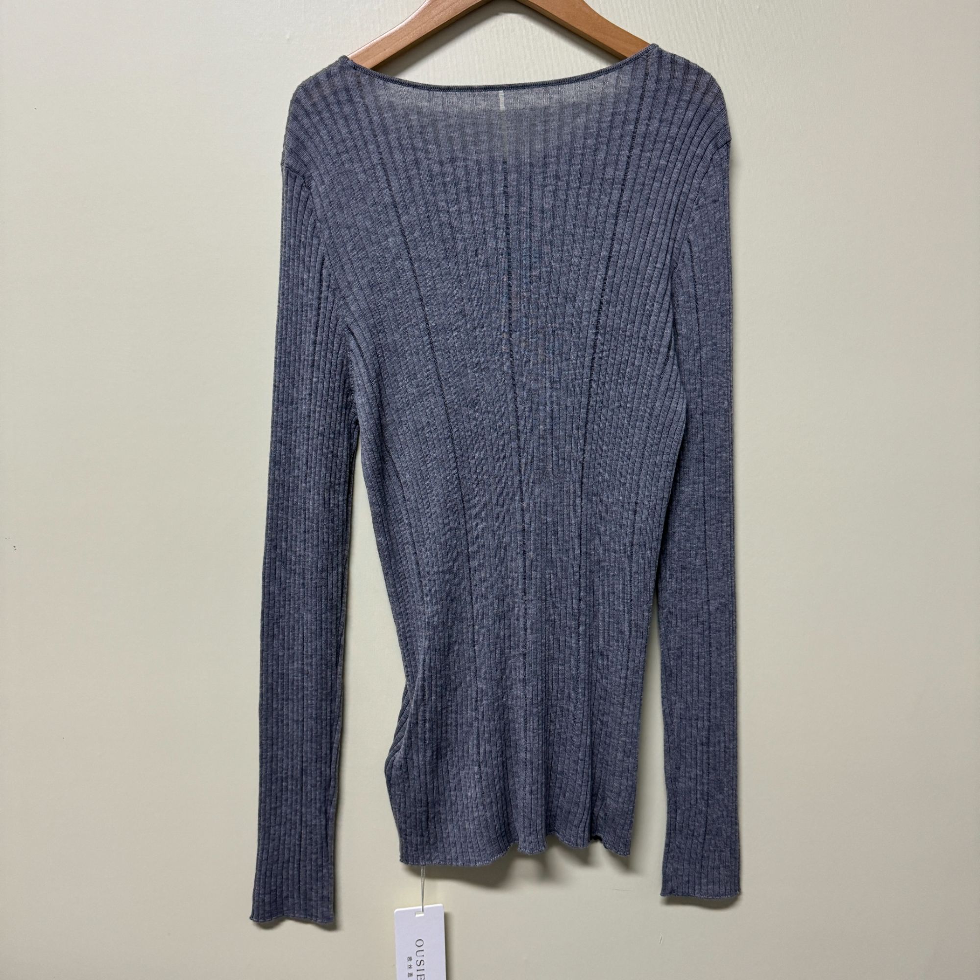 2025年新款修身轻薄针织打底衫 灰色（25M4291）