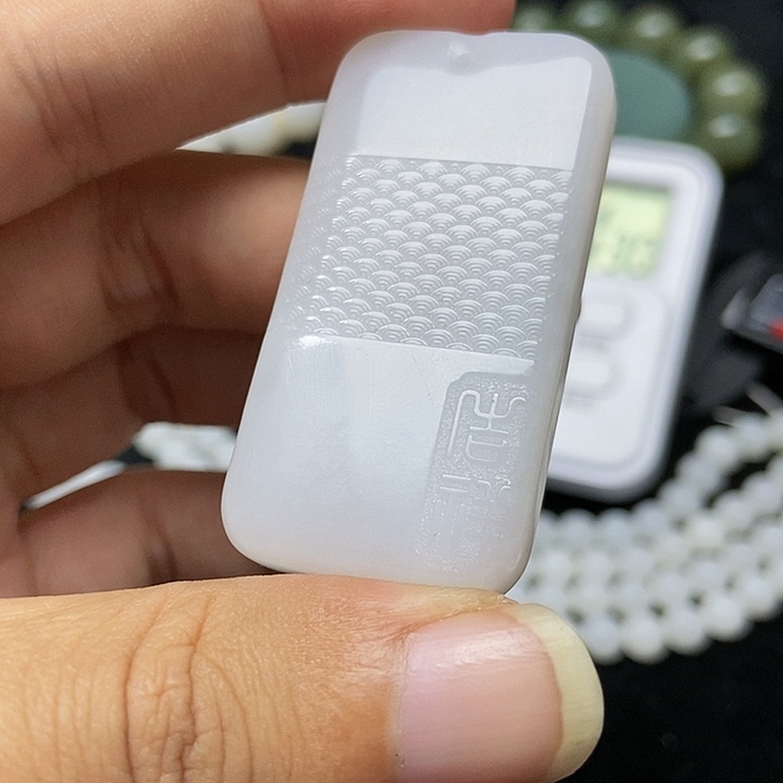 和田玉颈饰未镶嵌路*