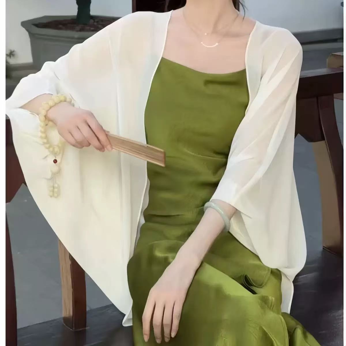 【石头姐姐】同款雪纺外披百搭常规薄款纯色吊带裙外搭披肩