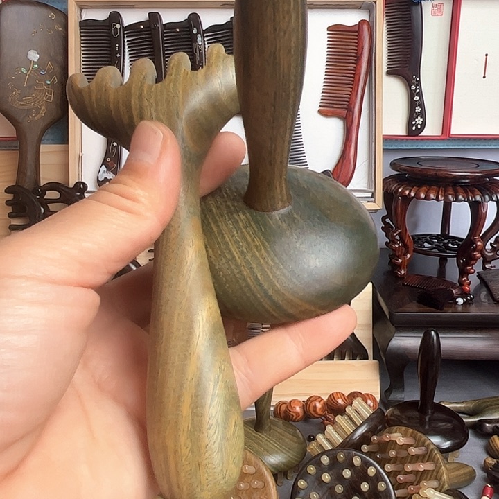 交趾黄檀（大红酸枝）绿檀木耙子和羊角按摩梳子