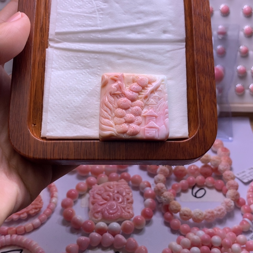 【闪购商品】查罗石颈饰合金福利