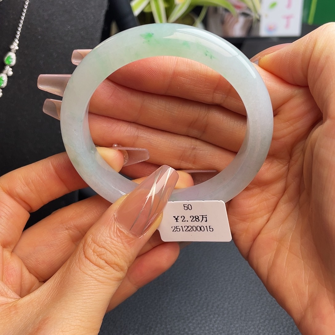 翡翠未镶嵌手镯50圈淡春彩飘花手镯