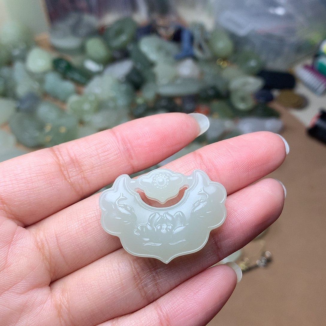 和田玉吊坠未镶嵌