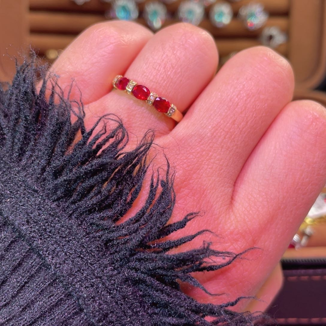 18K金镶嵌红宝石戒指