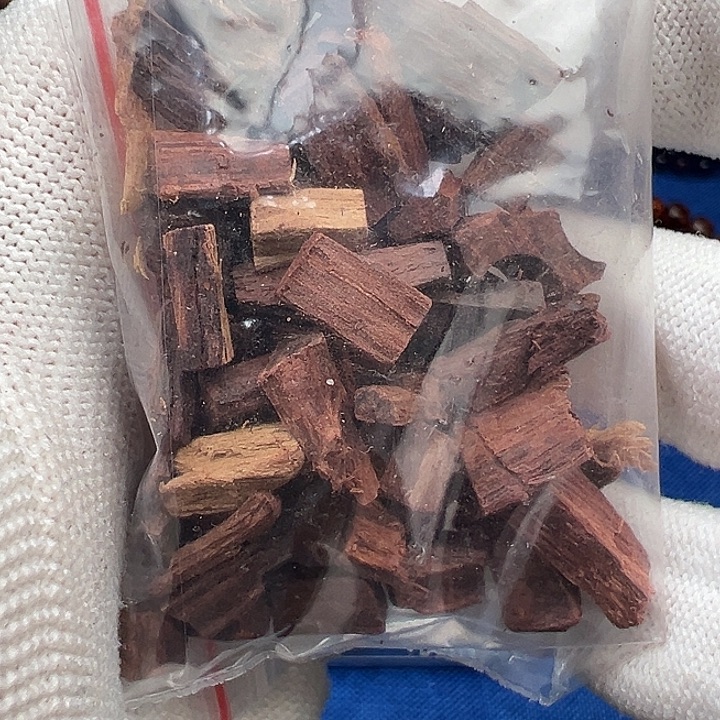 花梨木类红降碎料小米粒10克