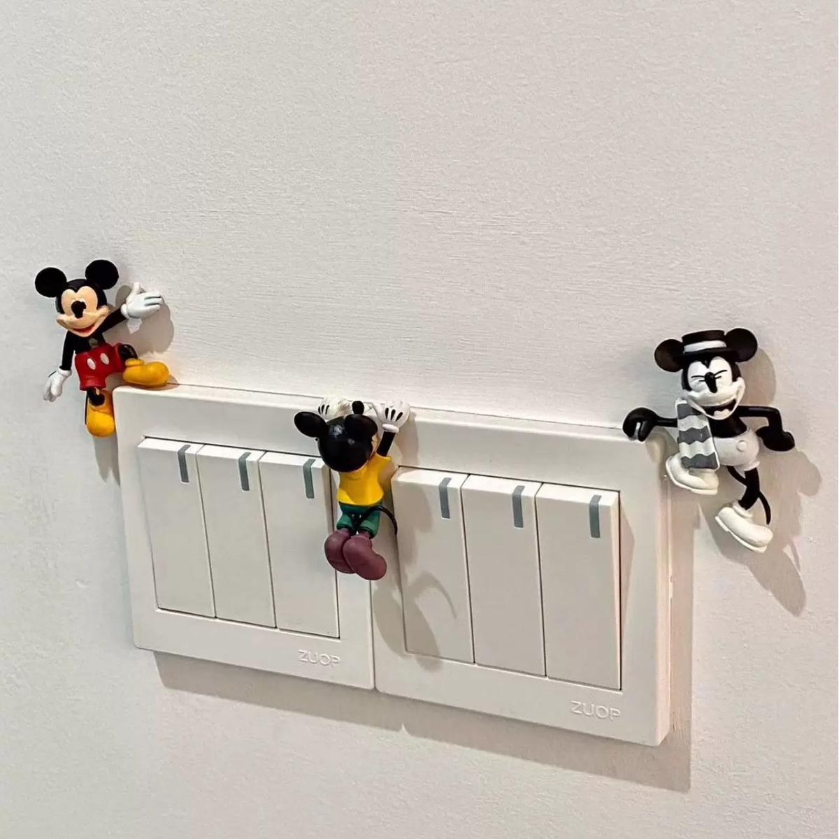 米奇插座开关装饰摆件客厅创意卡通墙贴装饰diy杯缘公仔结婚摆件