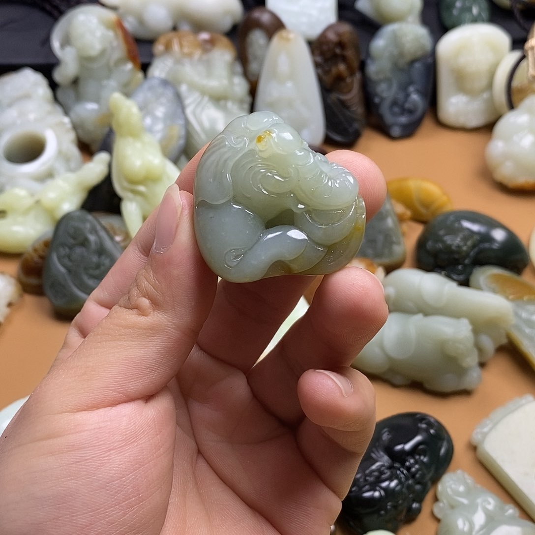 和田玉（糖玉）挂件未镶嵌