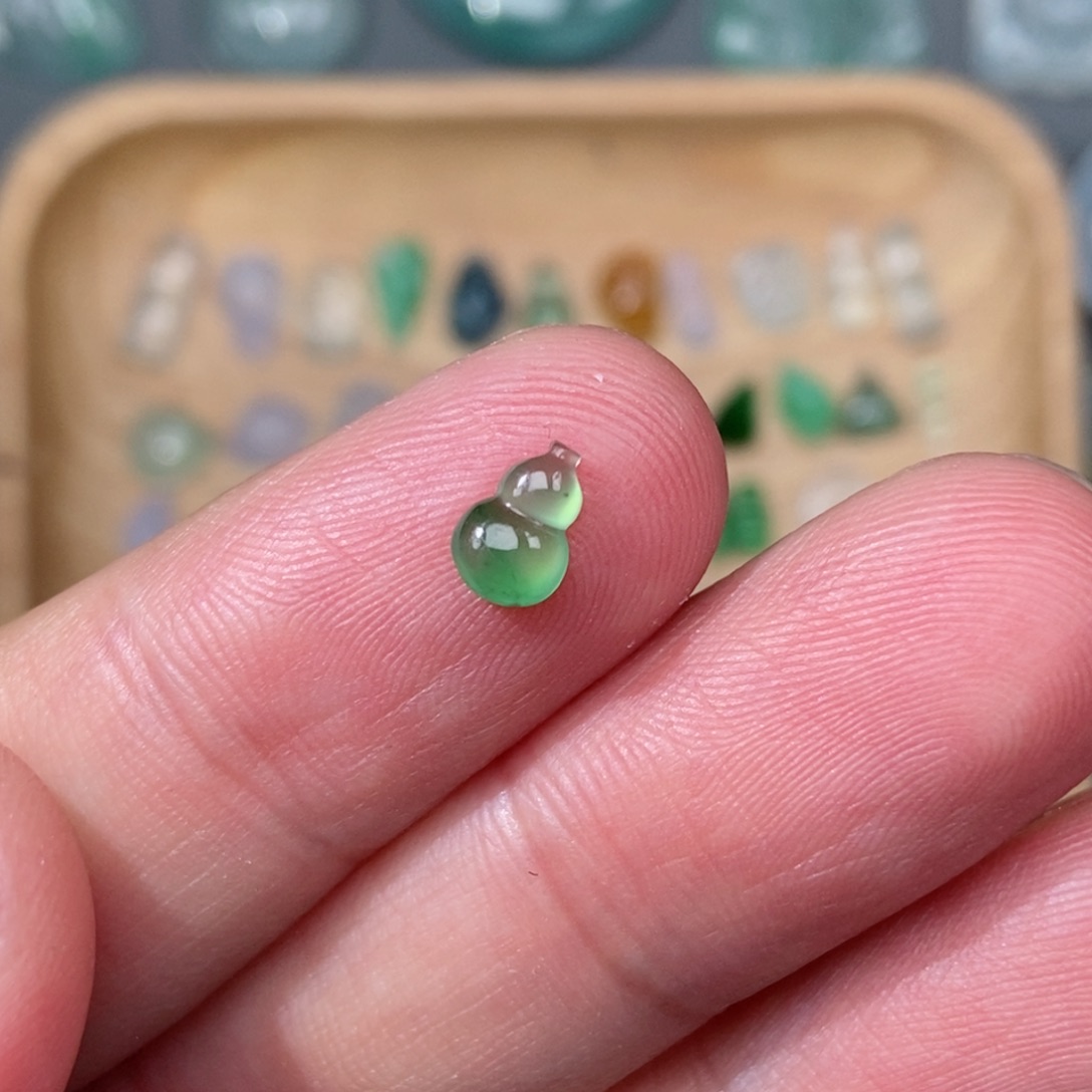 翡翠颈饰未镶嵌葫芦