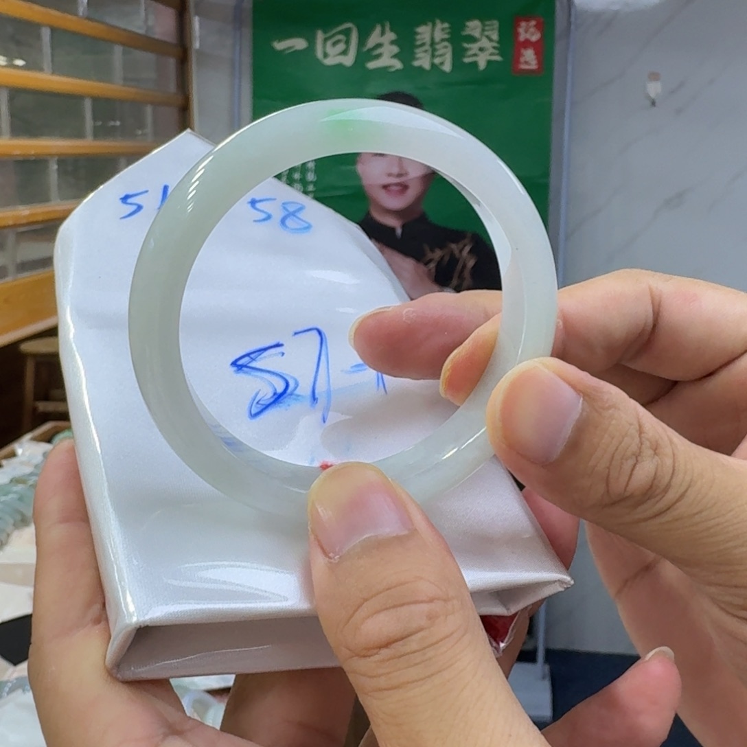 金***士翡翠手镯未镶嵌纯天然缅甸翡翠A货