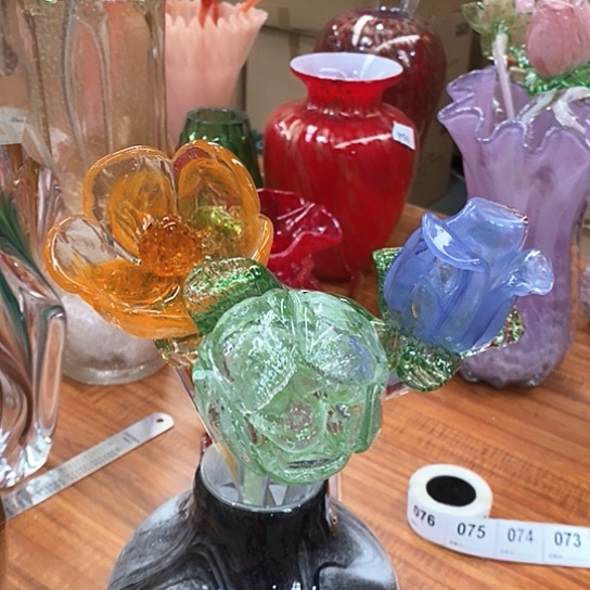 琉璃花瓶高48厘米宽9厘米