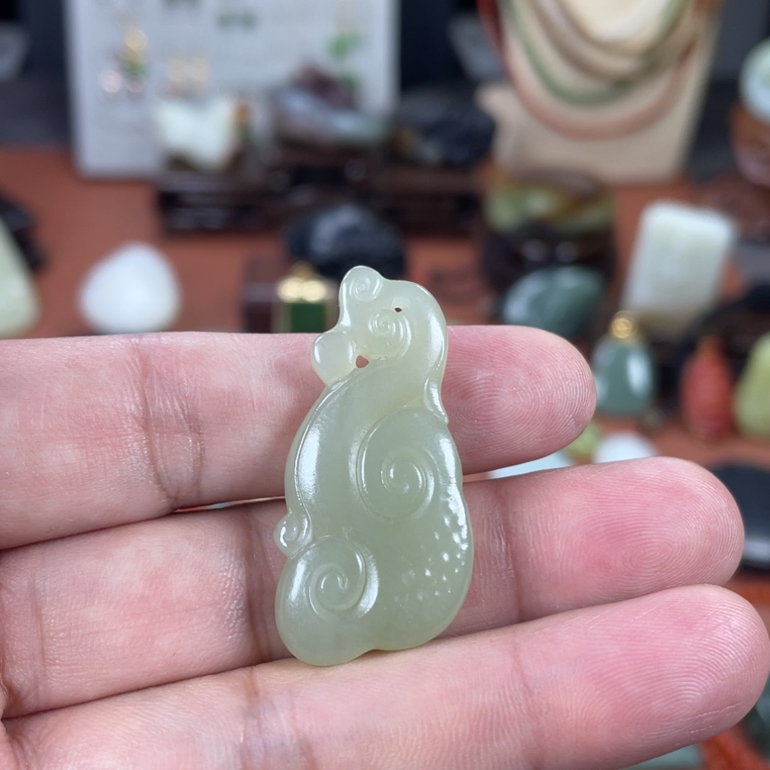 和田玉未镶嵌颈饰