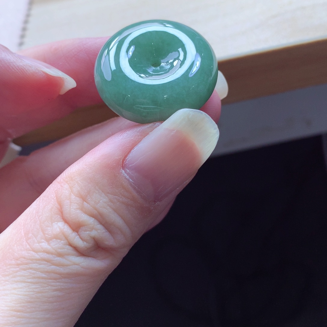 翡翠颈饰未镶嵌吊坠