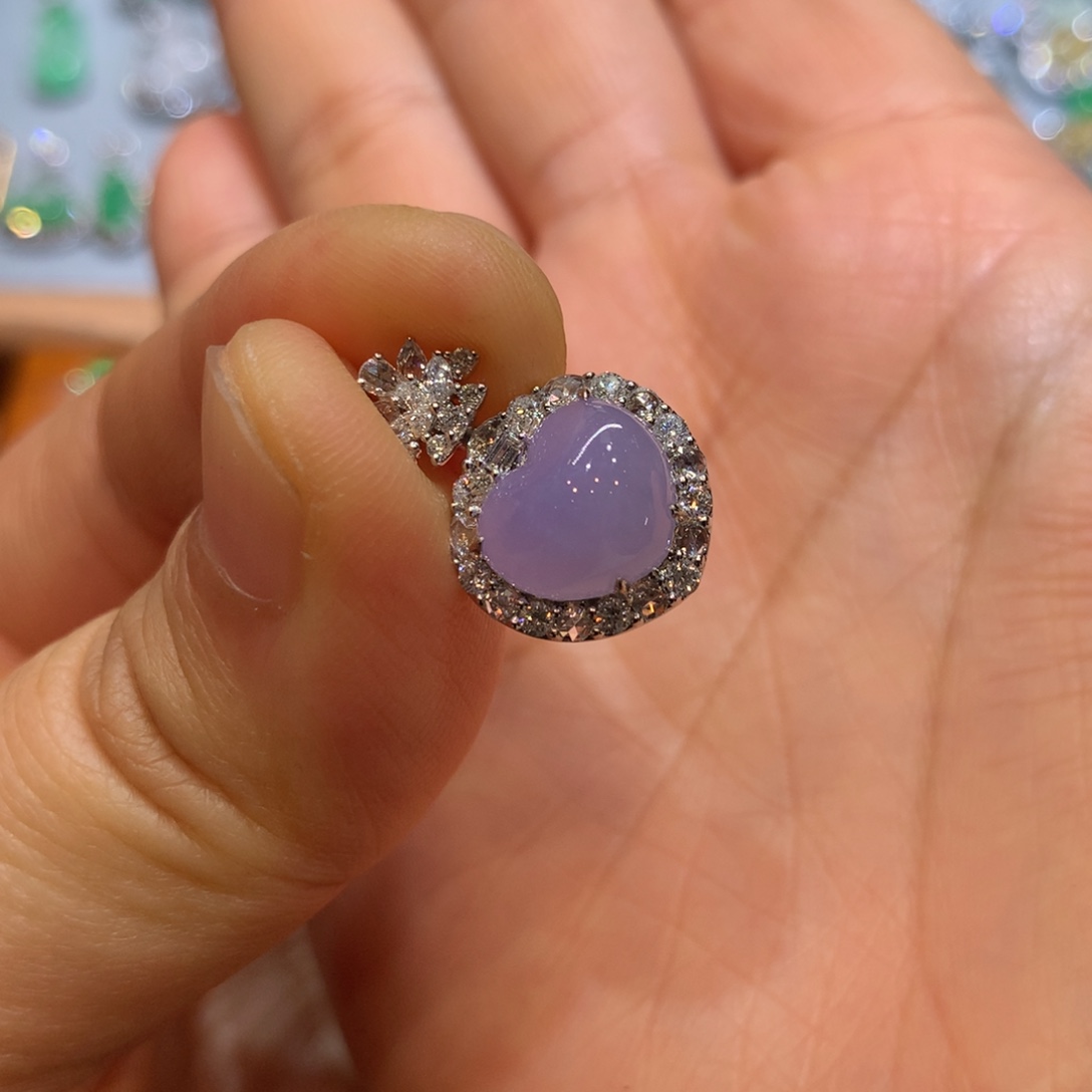 翡翠18K金镶嵌颈饰吊坠