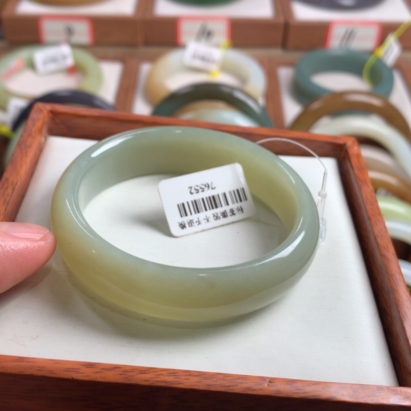 【闪购商品】和田玉手镯未镶嵌52