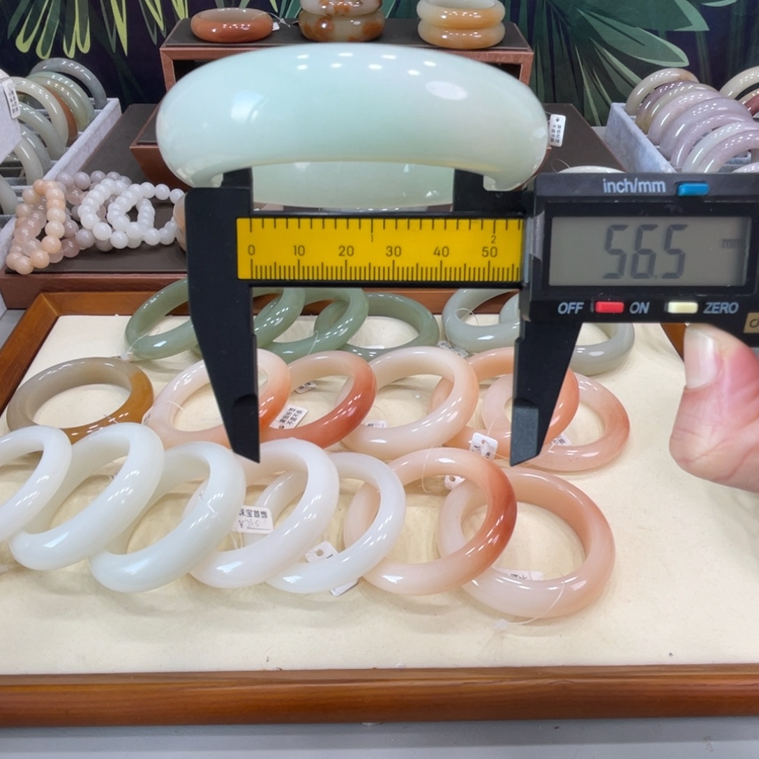 石英岩玉未镶嵌手镯