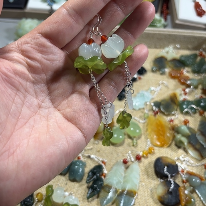 蛇纹石玉耳饰未镶嵌