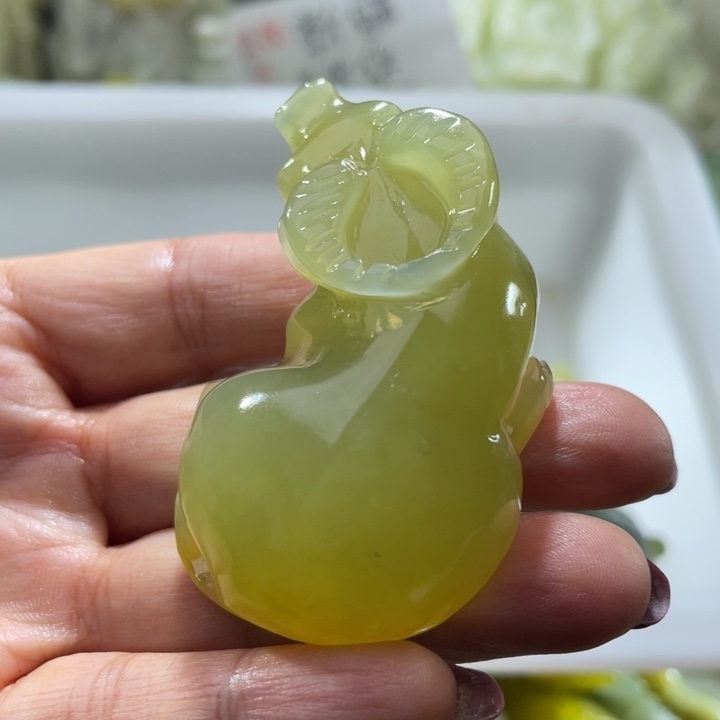 岫玉未镶嵌手把牛