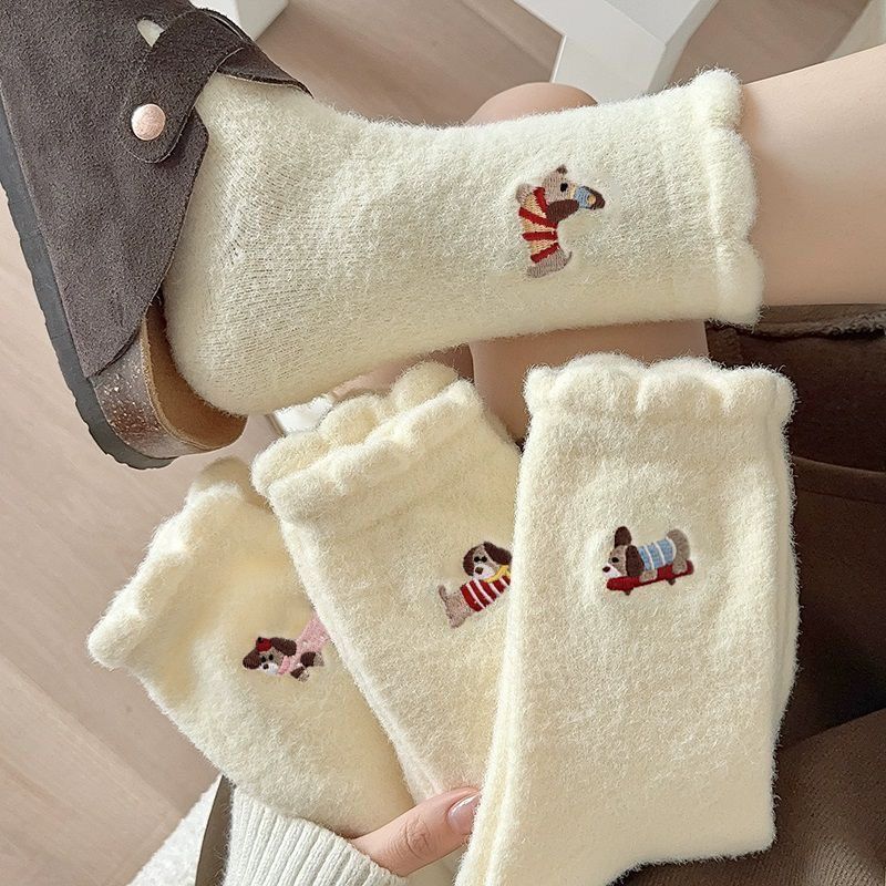 加绒加厚秋冬保暖蓄热刺绣暖绒女生中筒袜卡通少女可爱小狗睡眠袜