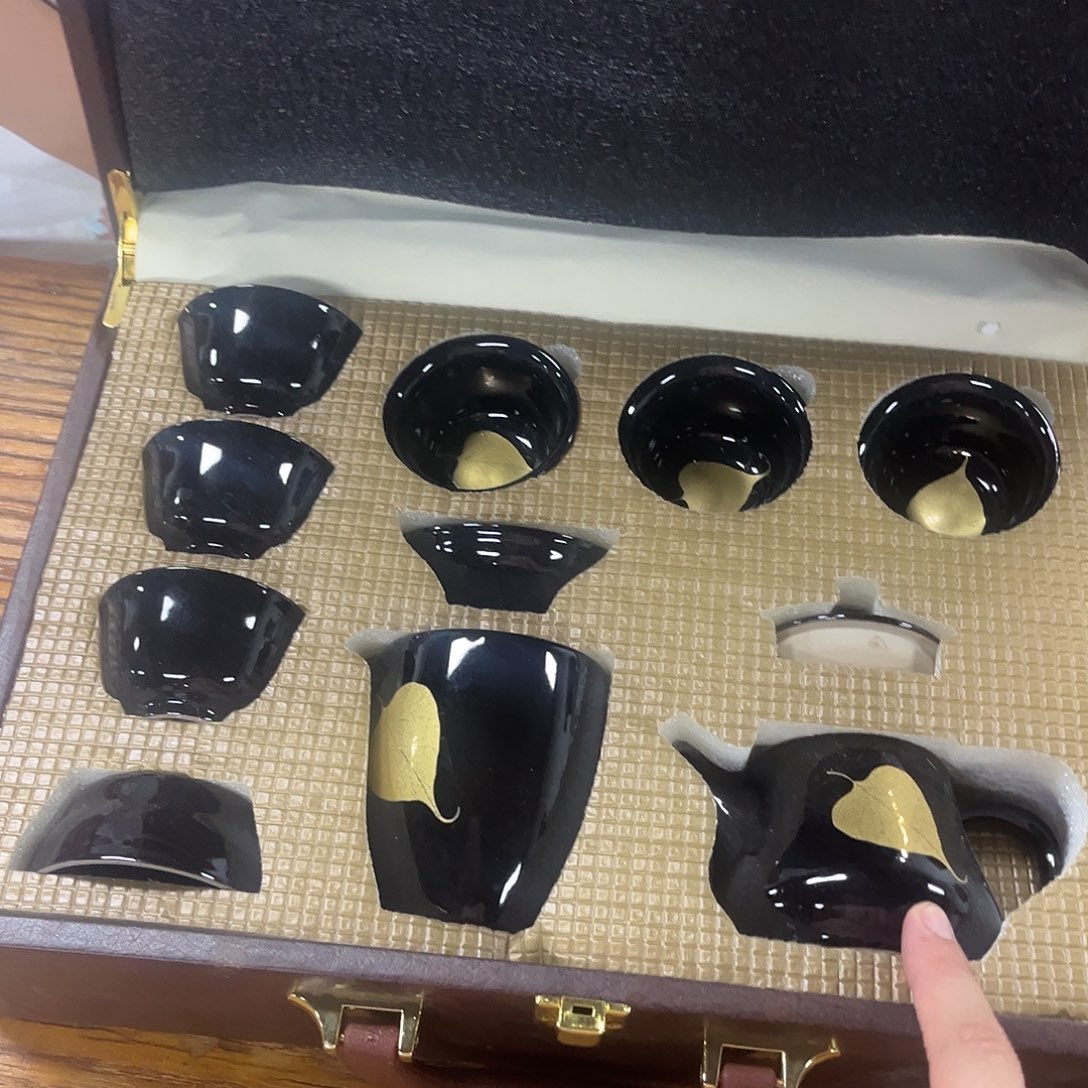 孤品茶具套装等。       