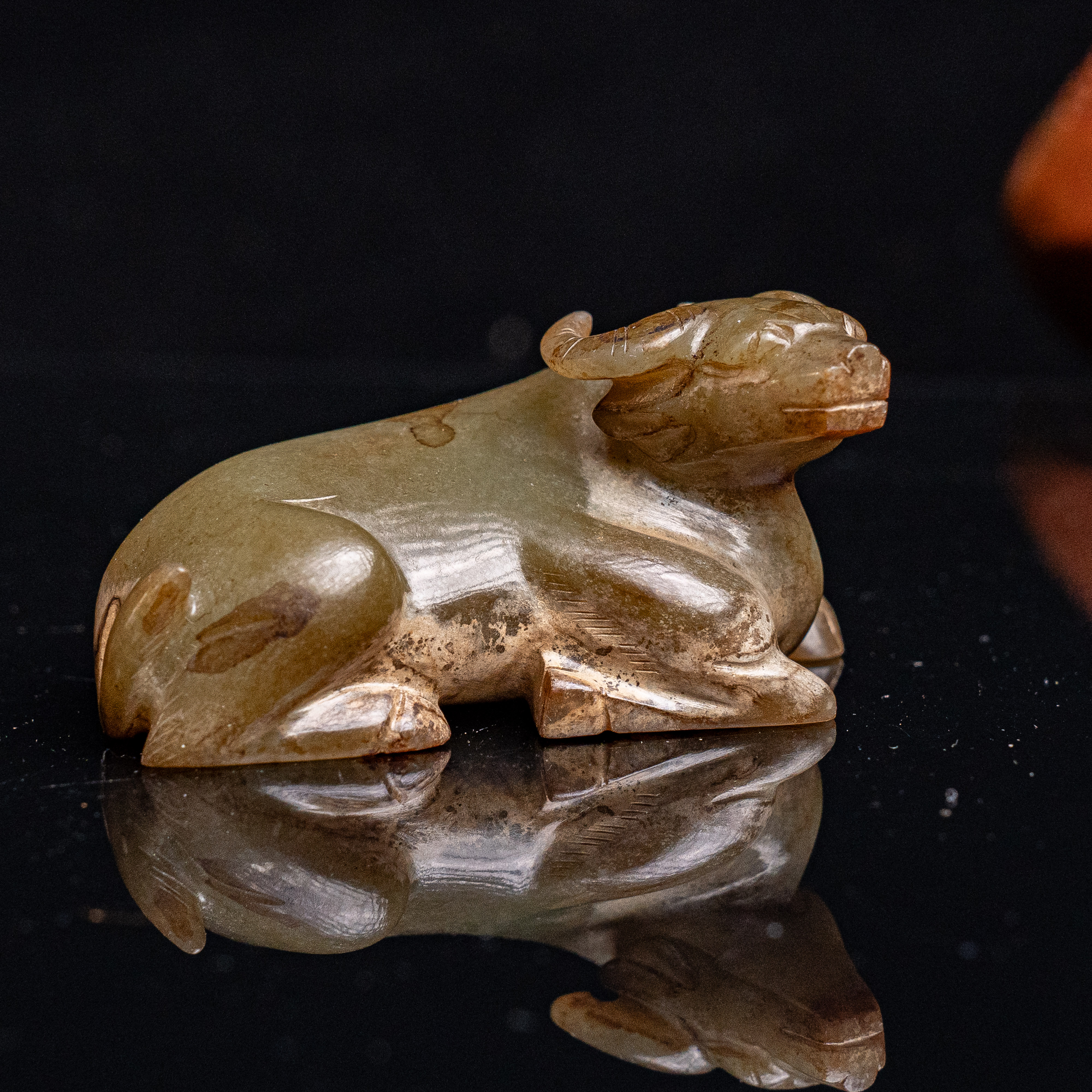 25明代和田玉卧牛把件