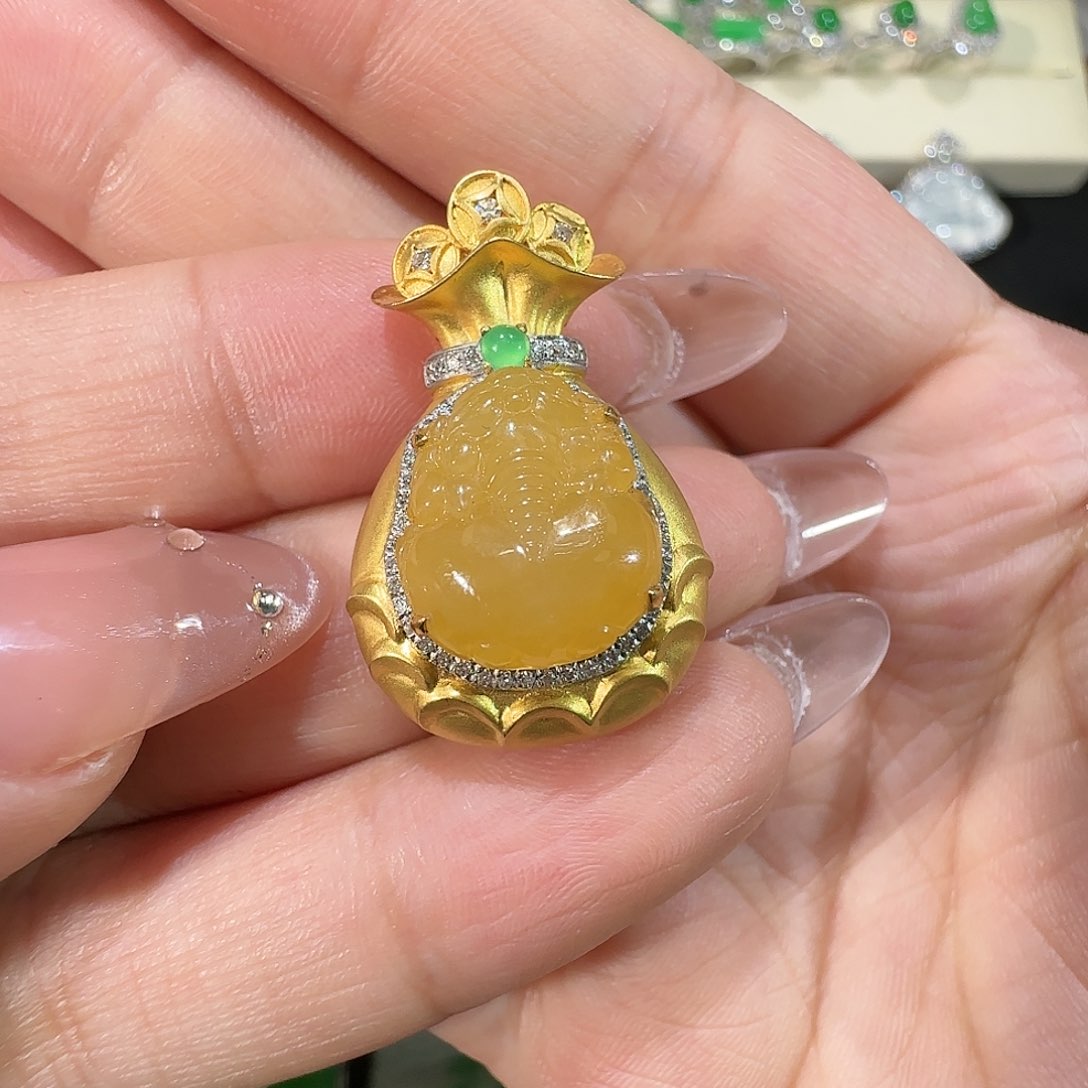 【闪购商品】颈饰18K金镶嵌翡翠